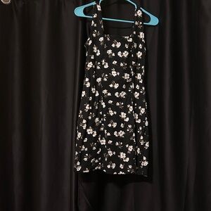 Old Navy Black Floral Dress square neck xs (w18)
